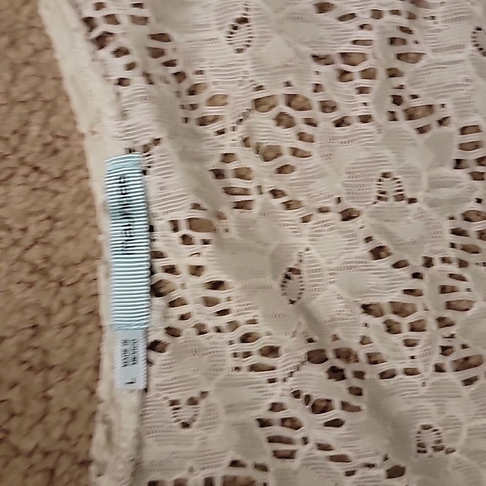 Flag/Lace back Tank Top - Picture 3 of 5